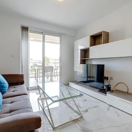 Appartement Splendid 2br Apartment, Steps To St Georges Bay San Ġiljan
