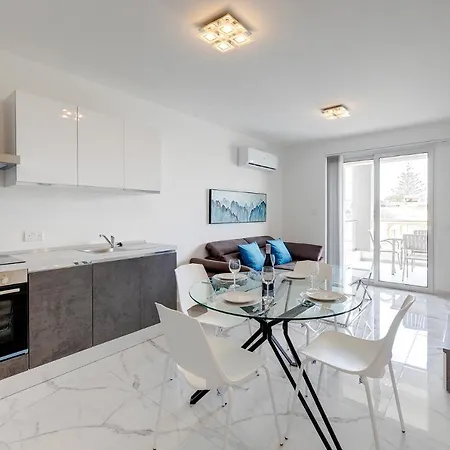 Apartment Splendid 2br Apartment, Steps To St Georges Bay *