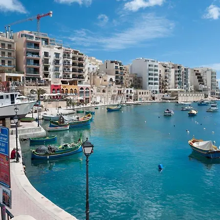 Apartment Splendid 2br Apartment, Steps To St Georges Bay