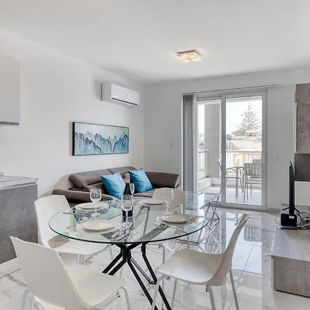 Apartment Splendid 2br Apartment, Steps To St Georges Bay