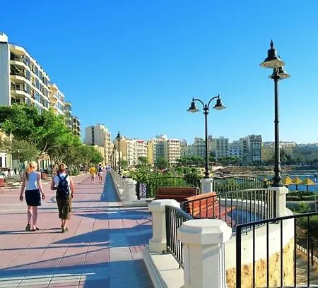Splendid 2br Apartment, Steps To St Georges Bay * Saint Julian's