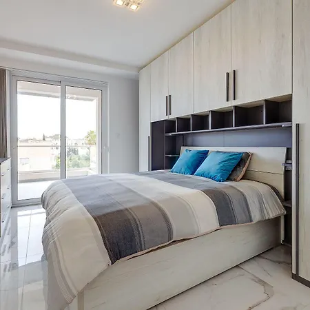 Splendid 2br Apartment, Steps To St Georges Bay