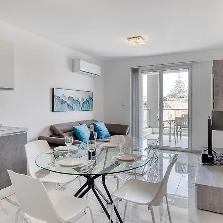 Splendid 2br Apartment, Steps To St Georges Bay *
