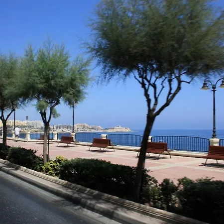 Splendid 2br Apartment, Steps To St Georges Bay Lejlighed Saint Julian's