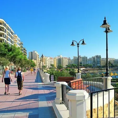 Splendid 2br Apartment, Steps To St Georges Bay Saint Julian's